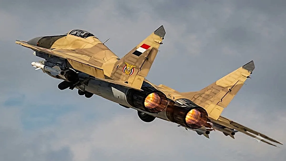 Airstrikes destroy Houthi reinforcements west of Taiz