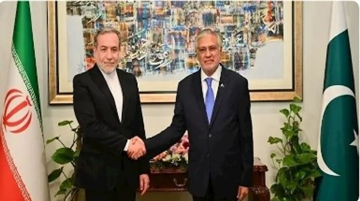 Pakistan, Iran foreign ministers stress dialogue to boost peace