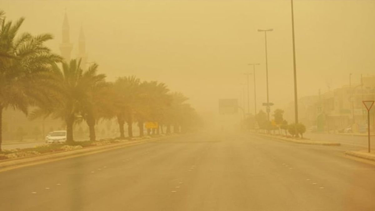 Saudi Arabia saw four hours of dust storms on Wednesday