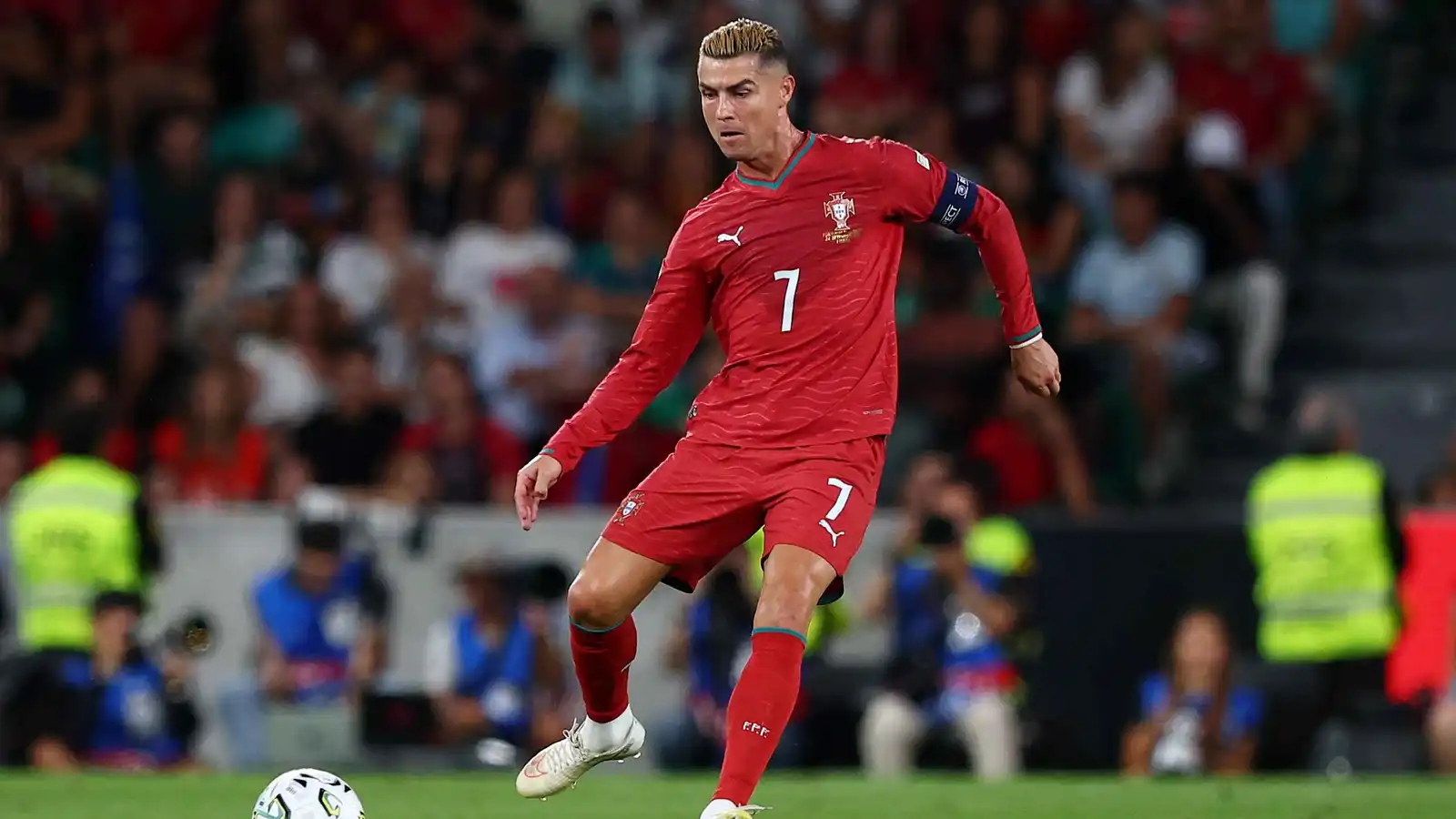 Ronaldo, Galler maçındaki düşük performansını saha zeminine bağladı