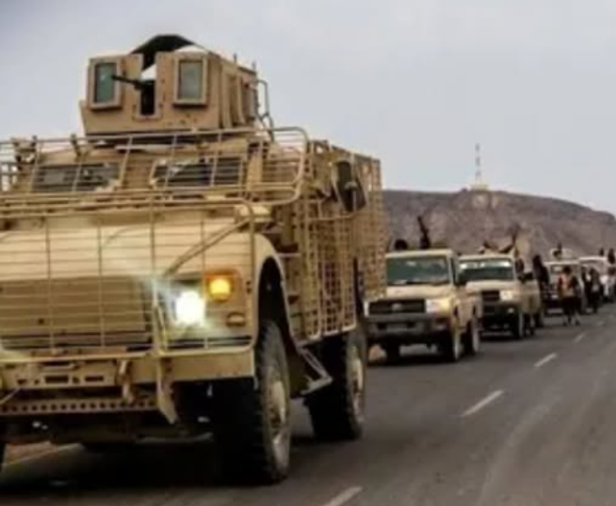 Houthis forcibly transfer hundreds of workers to Taiz frontlines: Yemeni sources