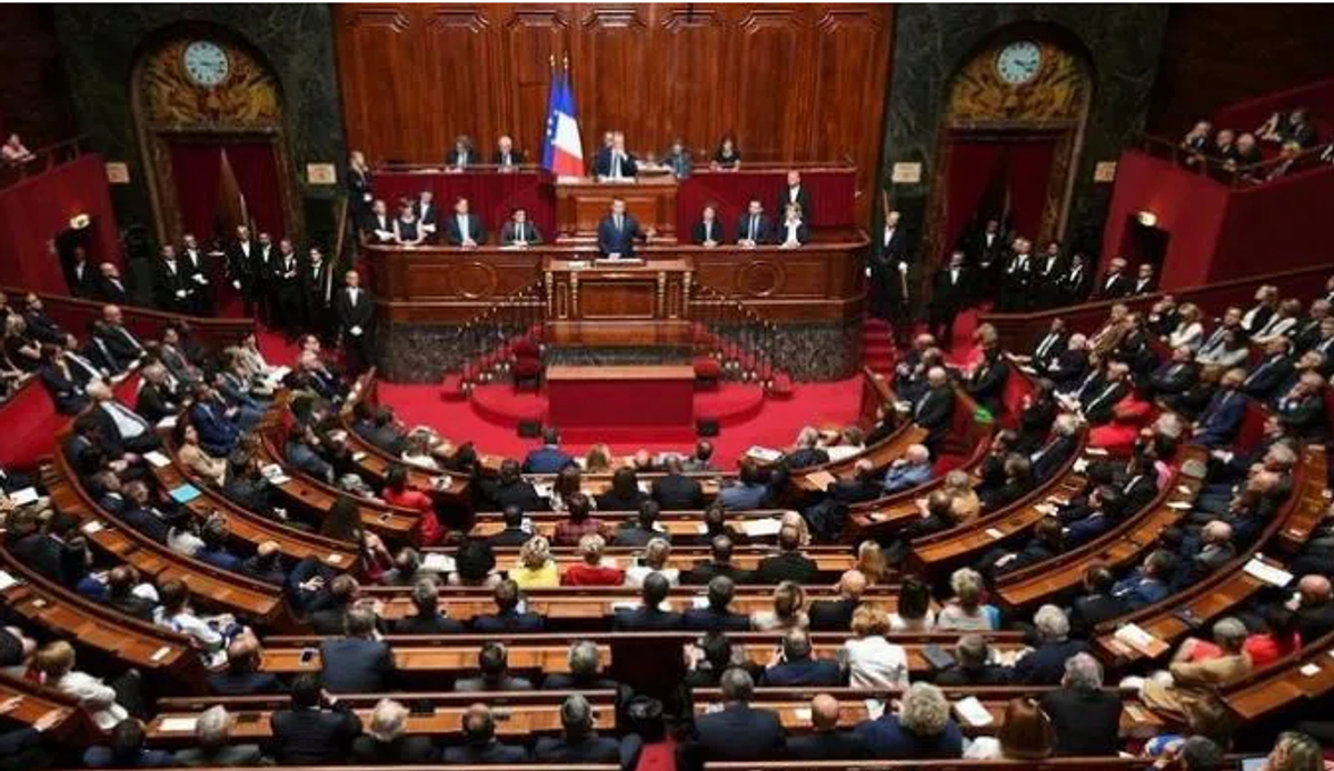 Far-right secures enough seats to form bloc in French Senate