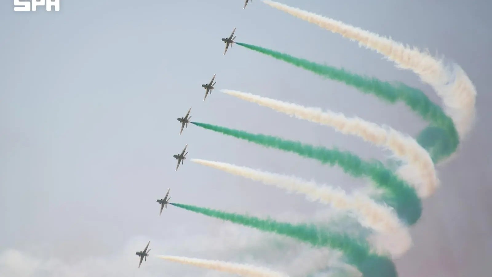 El equipo saudí de acrobacia aérea participa en el Salón Internacional de Aviación de Alamein