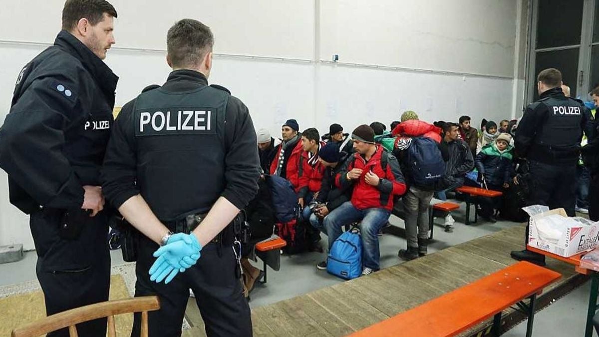 Italy to deport migrant accused of desecrating national flag