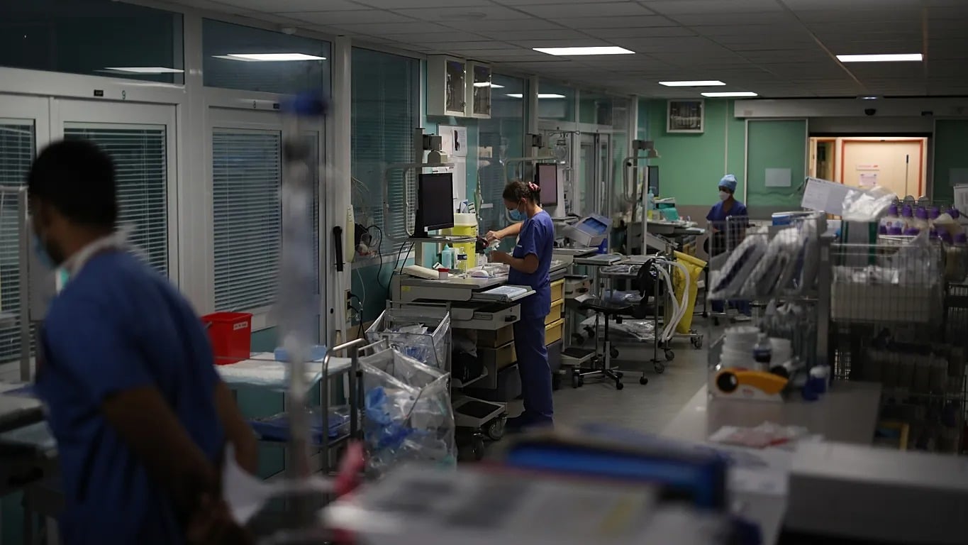 Study: 1,370 Israeli doctors left the country between 2023 and 2025