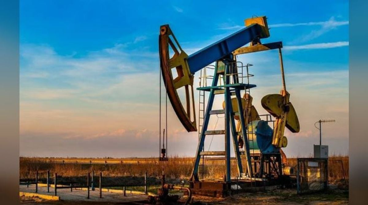 Oil prices fall as US crude stocks rise; Brent at $107.82 a barrel