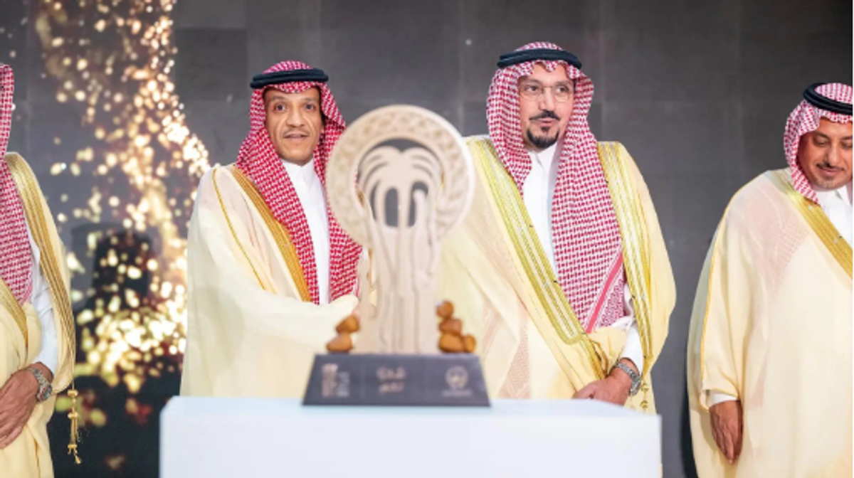 Emir of Qassim region attends 'Golden Night' at Buraidah International Dates Carnival