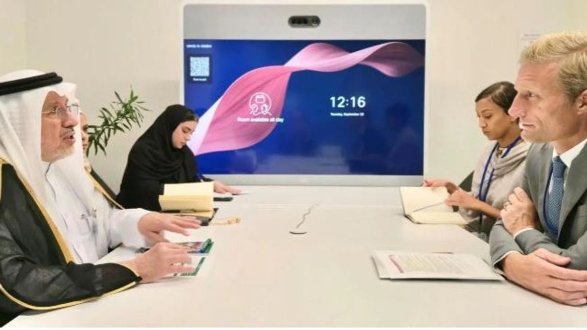 KSrelief chief discusses global aid cooperation with World Food Programme