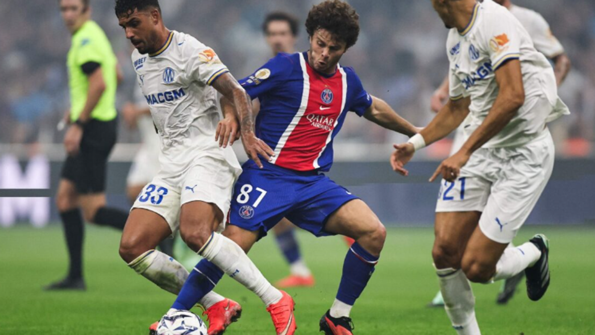 Paris Saint-Germain defeat Marseille 2-1 in French league classic