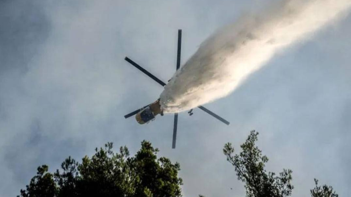 Two pilots killed as firefighting helicopter crashes in California's Yosemite