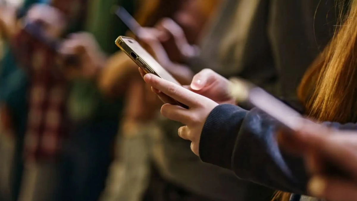 EU proposes new law to restrict children's access to social media