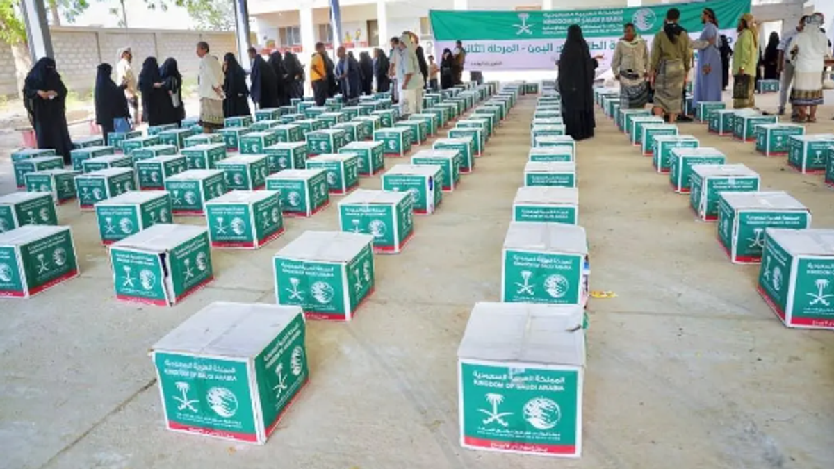 King Salman Humanitarian Center distributes 1,160 food baskets in Yemen's Abyan province