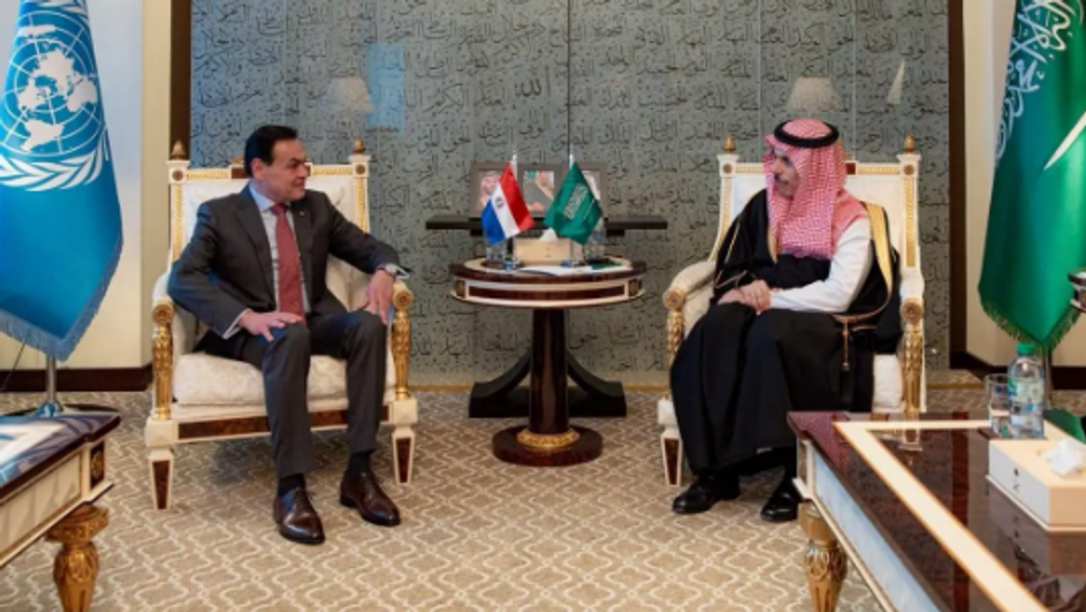 Arabia Saudí y Paraguay firman acuerdo de exención de visados para diplomáticos