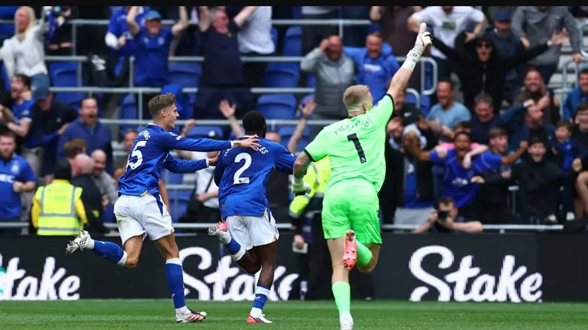 Everton snatch late draw against Manchester United with stoppage-time goal