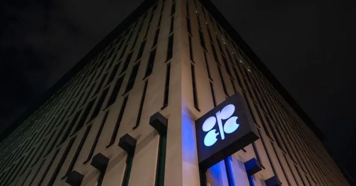 Saudi Arabia and six OPEC+ nations keep oil output steady for October