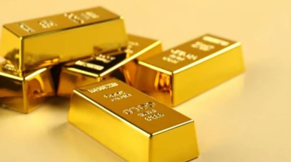 Gold prices fall as investors expect prolonged high interest rates