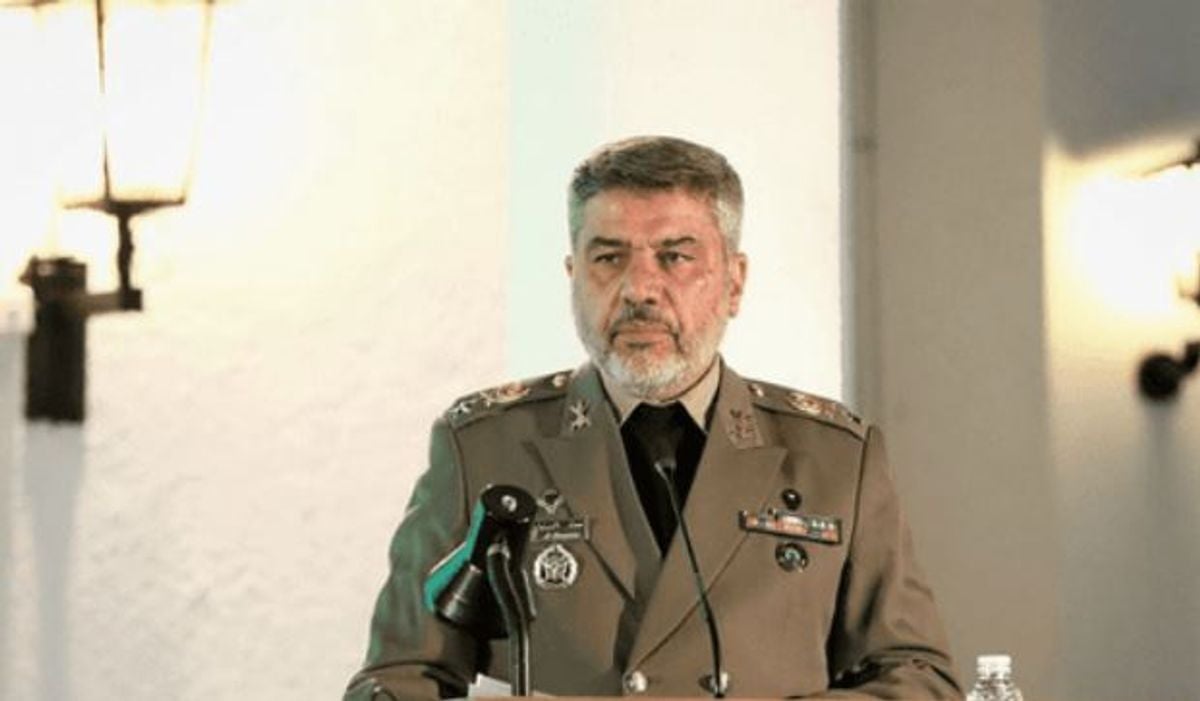 Iranian army spokesman Mohammad Akraminia speaking at a press event