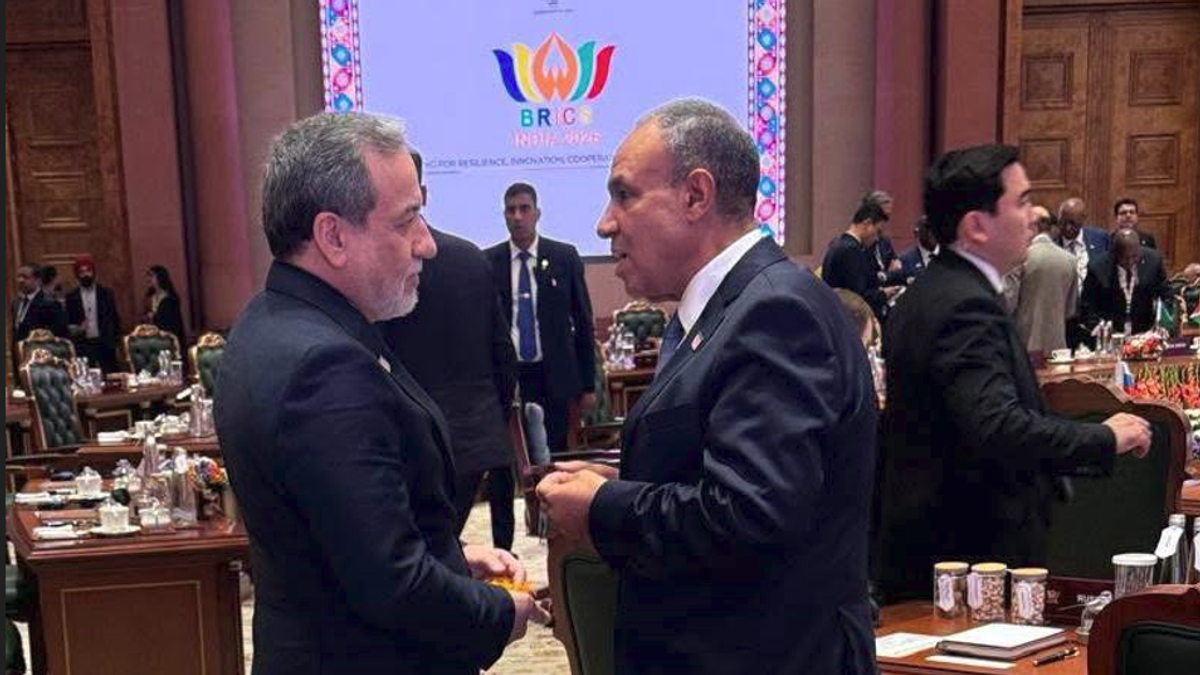 Egyptian foreign minister urges de-escalation, maritime security in talks with Iranian counterpart