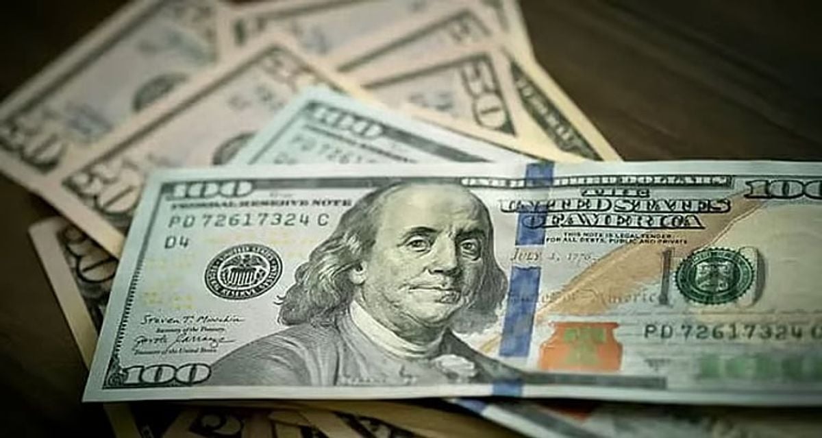 Dollar slips ahead of key US jobs report as yen holds gains