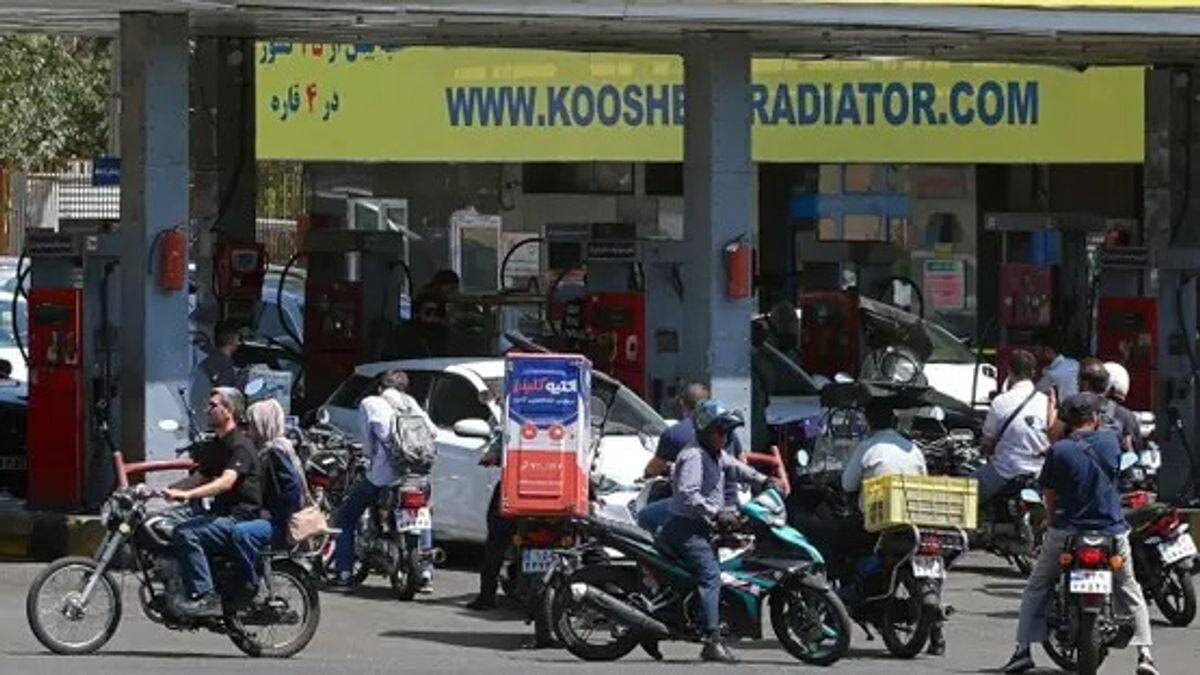 Iran faces worsening gasoline crisis as daily shortfall hits 10 million liters