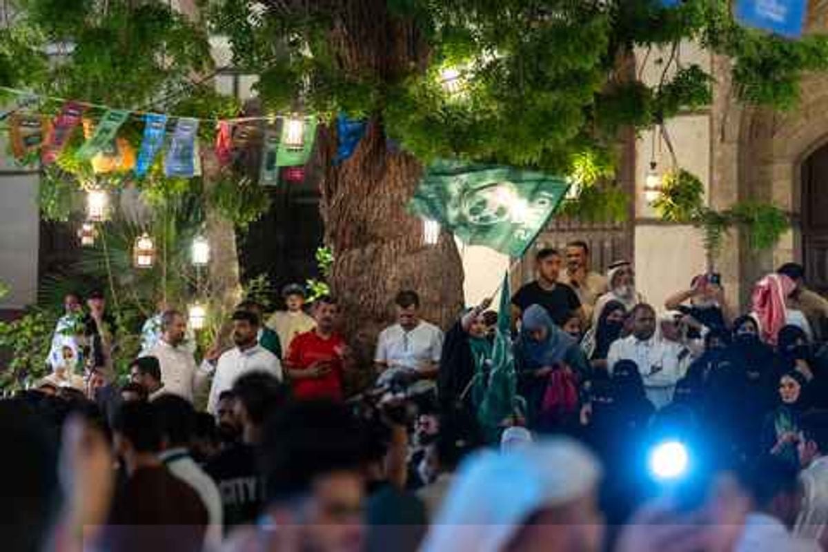 خلیجی 27 کے شائقین کی تاریخی جدہ میں اپنی ٹیموں کی حمایت