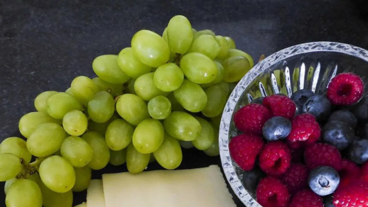 Nutritionists recommend five fruits to eat before autumn