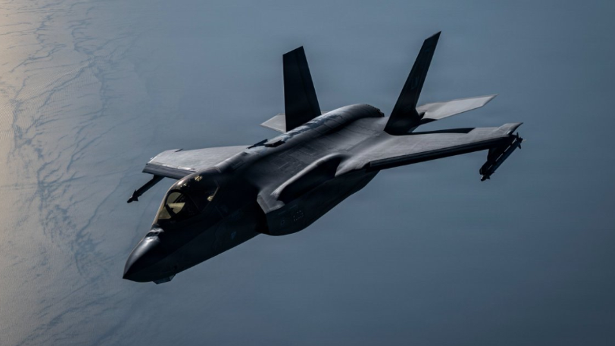 US destroys five Iranian oil tankers after missile attacks on its ships