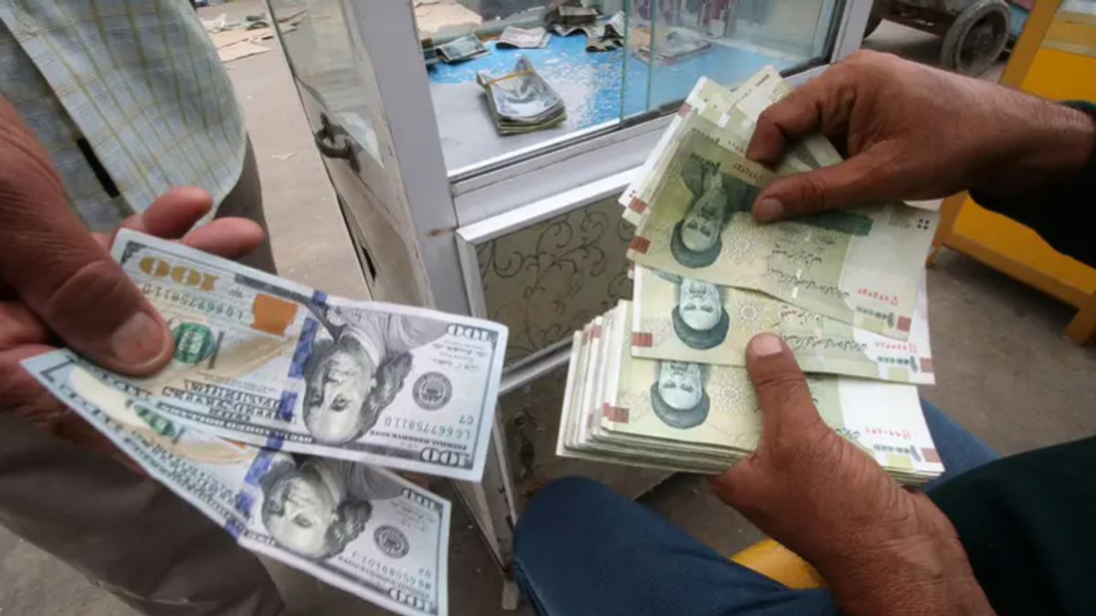US dollar surges to 2.229 million rials as Iranian currency plunges
