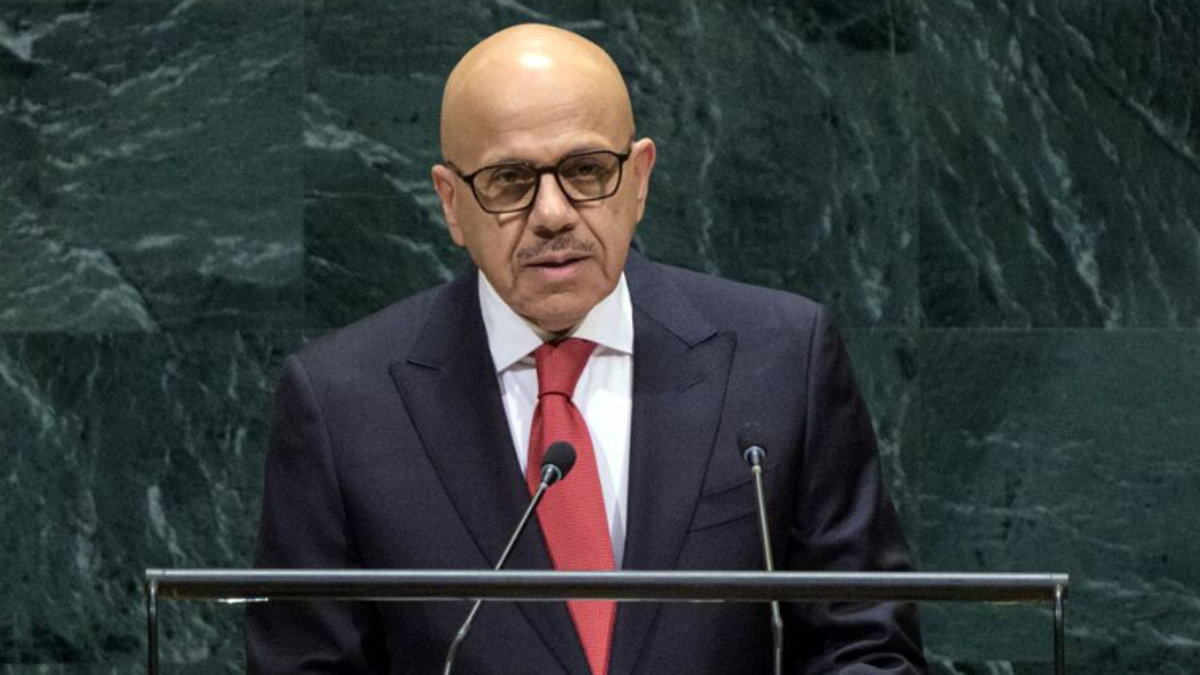 Bahrain opposes permits or fees for ships transiting Strait of Hormuz