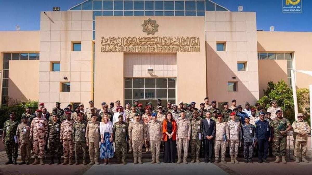 كاتب سياسي يكشف تفاصيل شراكة التحالف الإسلامي وبريطانيا لمواجهة التطرف