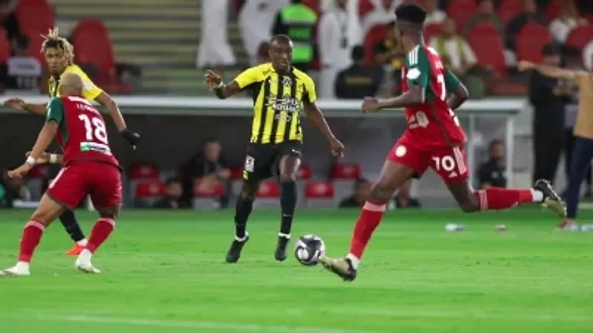 Vijnaldum titular y En-Nesyri suplente en el once del Al Ittihad ante el Al Ettifaq