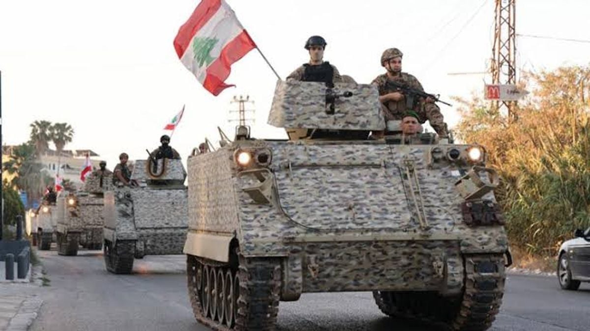 Lebanese army seizes 200 kg of explosives as smugglers flee to Syria