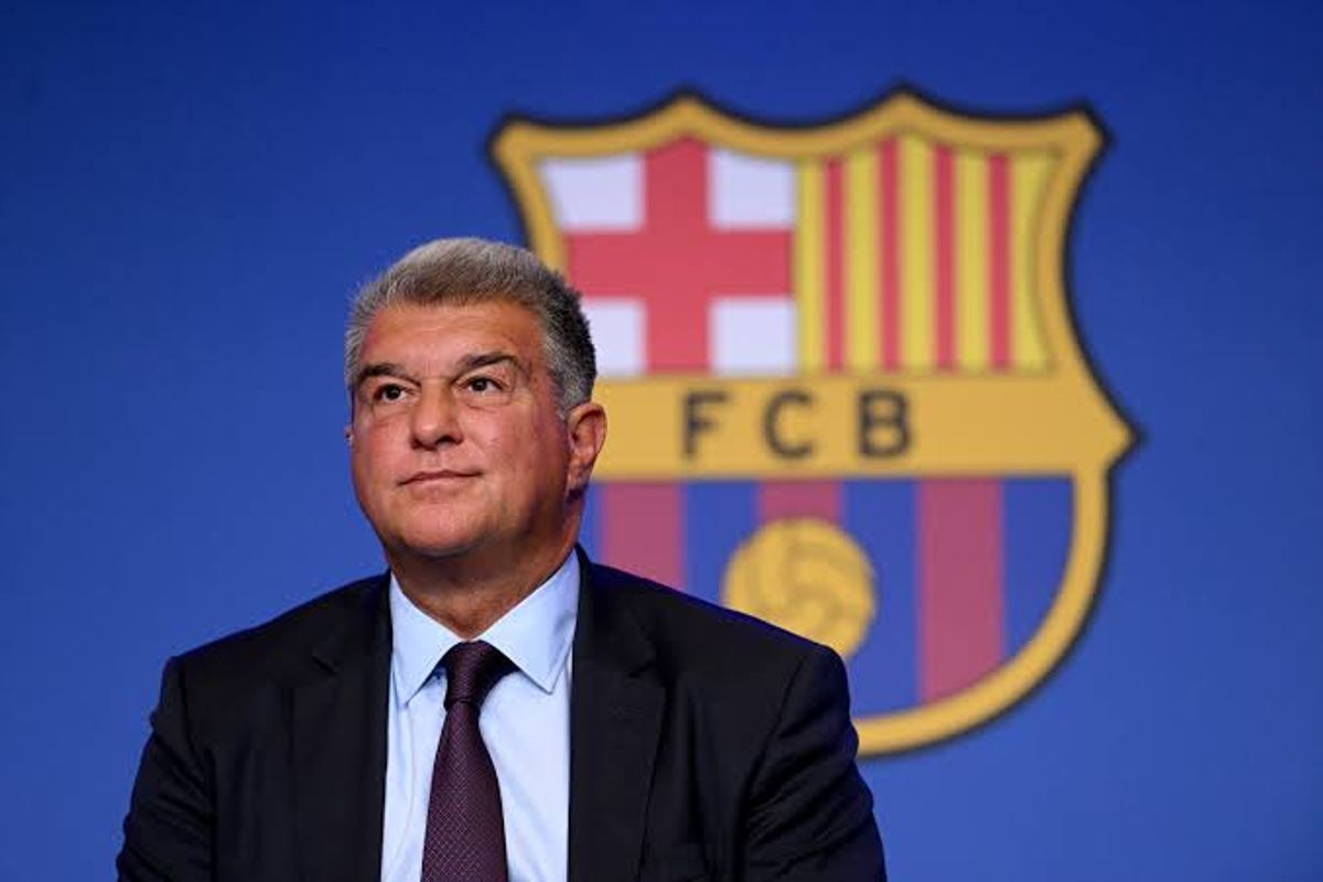 لابورتا يتهم ريال مدريد بالسعي إلى تدمير الدوري الإسباني ويشيد بتيباس