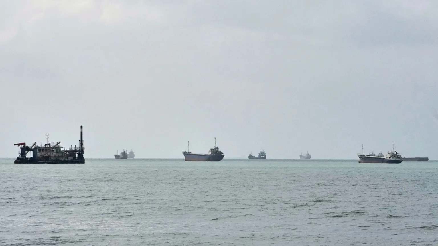 Iran’s Revolutionary Guard claims US warships withdraw from Hormuz
