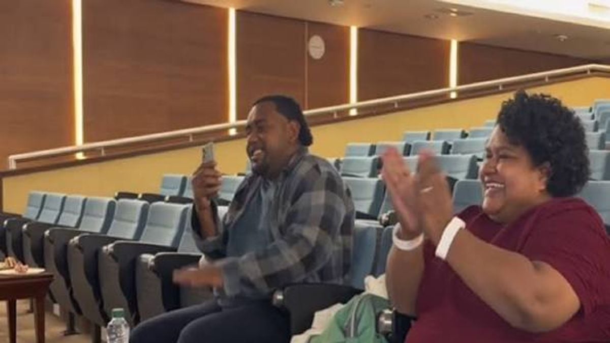 Momen Pemisahan Kembar Siam Noura dan Sarah dari Fiji, Orang Tua Menangis Haru