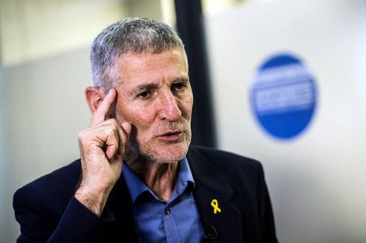 Attempted stabbing of Israeli opposition leader Yair Golan foiled at Tel Aviv election event