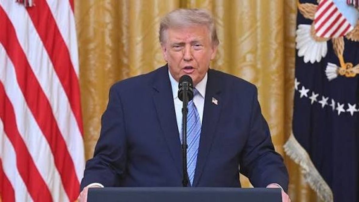 Trump questions Russian account of plague case, denies bioweapon link