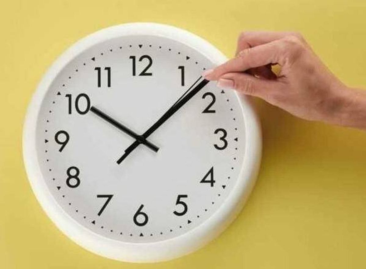 Europe ends daylight saving time, reverts to standard time