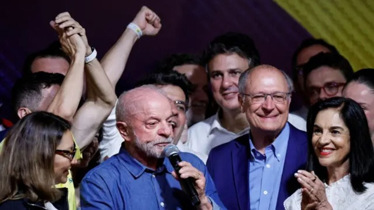 Bolsonaro calls for new Brazil election after Lula wins fourth term