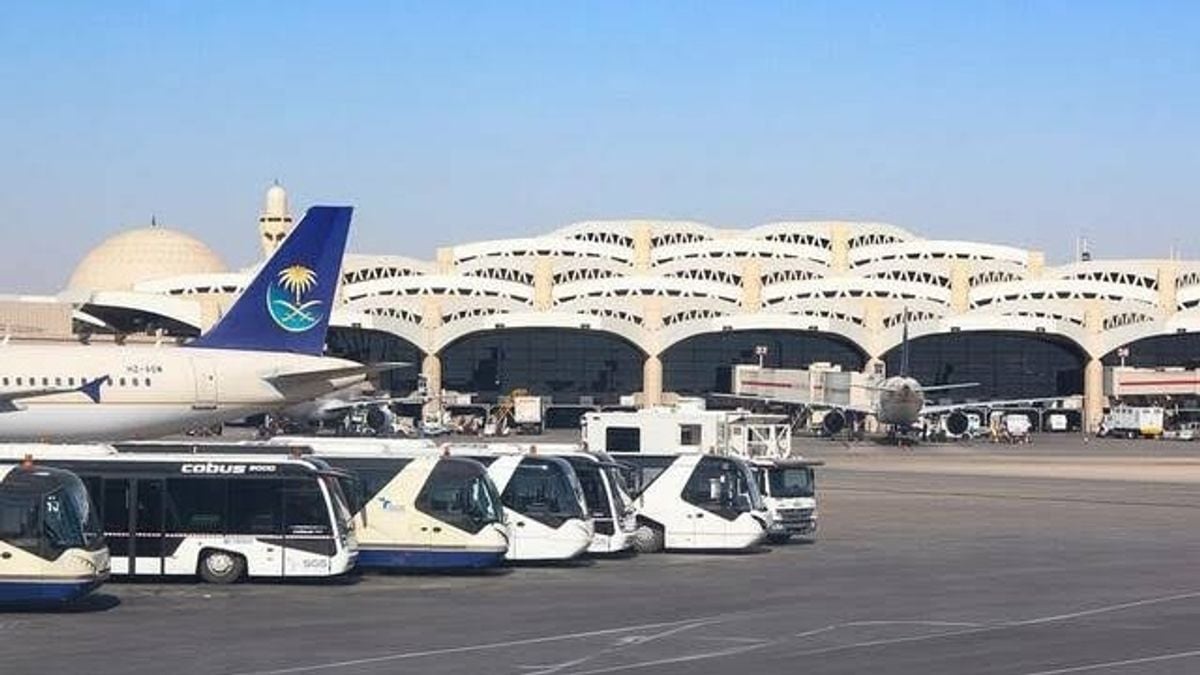 Dua Serangan Sasar Fasilitas dan Pesawat di Bandara King Khalid, 3 Warga Tewas