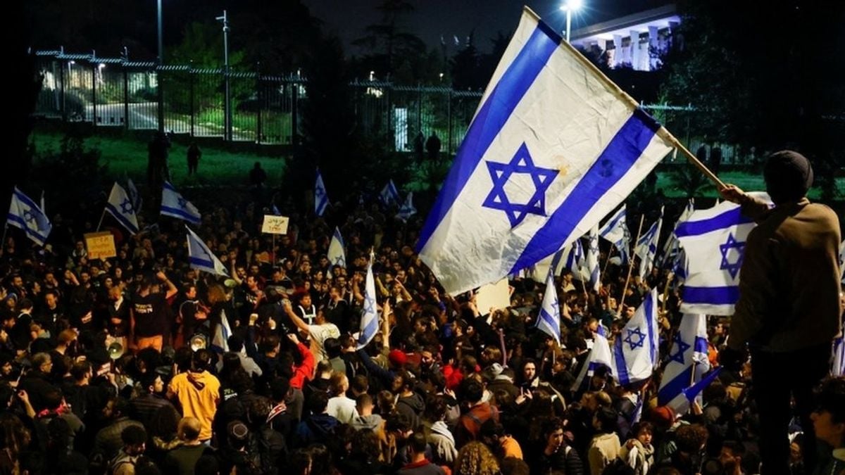 Thousands protest Netanyahu government, demand inquiry into October 7 failures