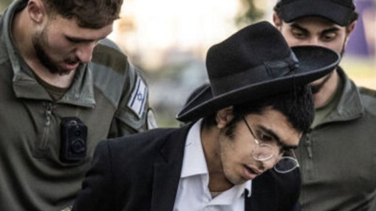 Israel detains 40 ultra-Orthodox Jews at Ben Gurion Airport over draft evasion
