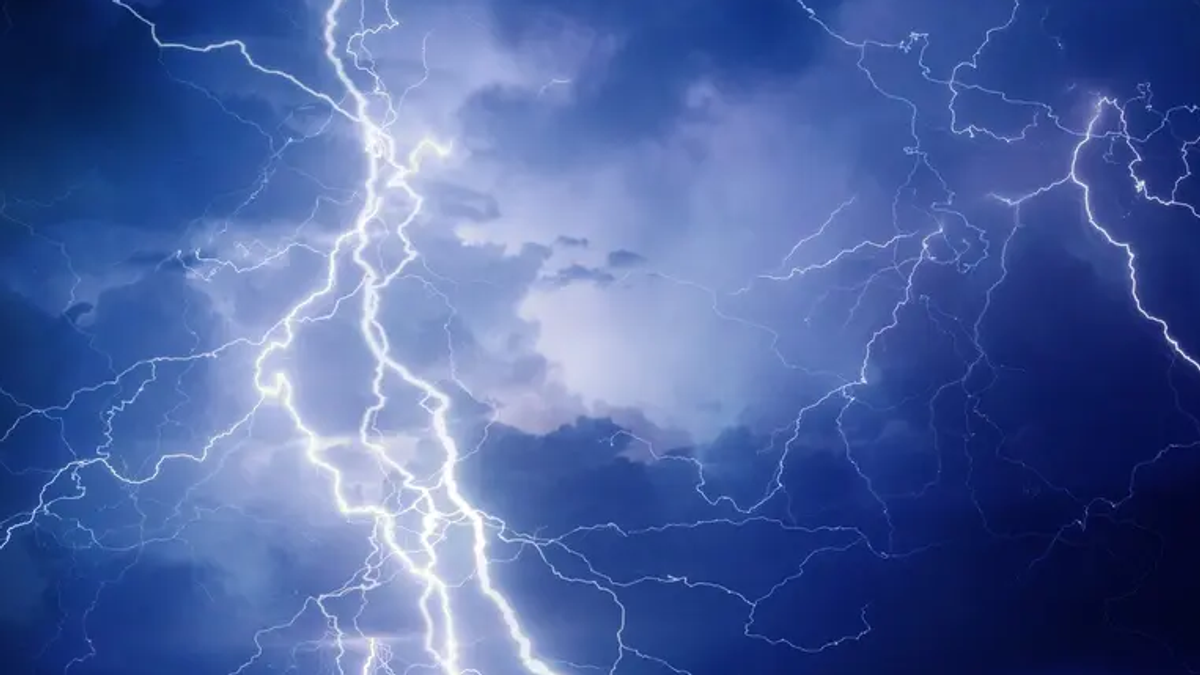 Otoritas Cuaca Peringatkan Angin Kencang dan Petir di Hail hingga Malam Ini