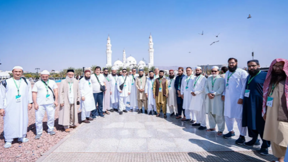 Tamu Program Umrah Raja Salman Kunjungi Gunung Uhud, Makam Syuhada, dan Masjid Quba