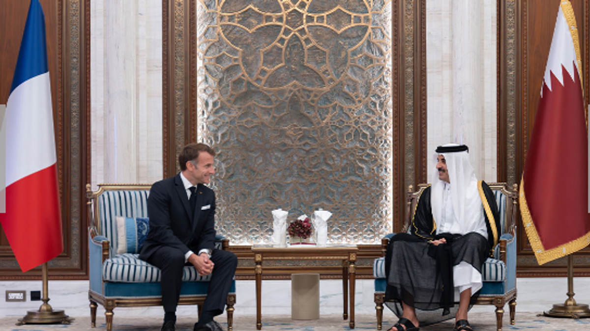 Qatari emir holds talks with French president on bilateral ties