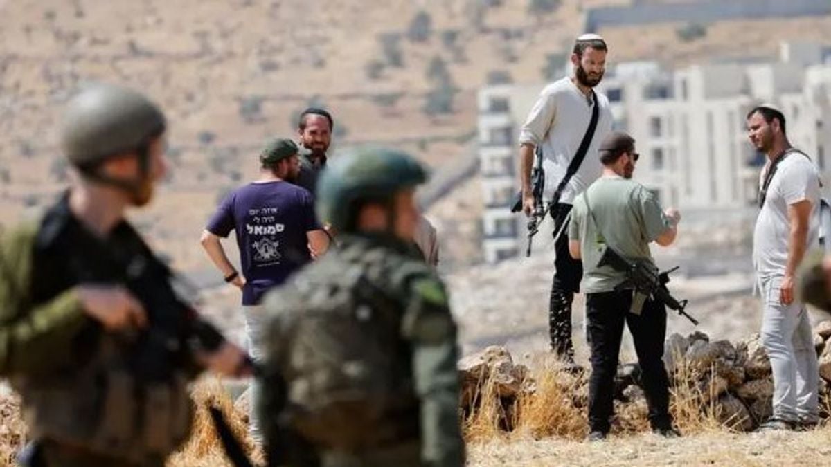 Israeli settlers attack European diplomats, assault French mayor in West Bank