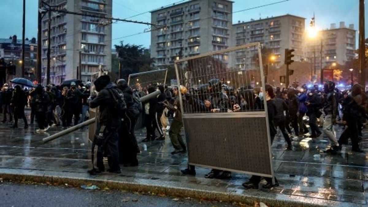 France detains 1,314 and reports 53 police injured during protests