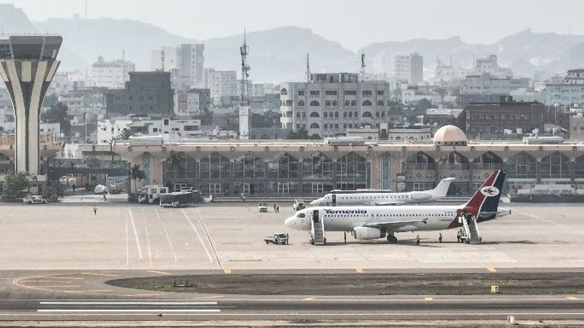 Houthi militia targets Aden airport and Maashiq Palace with ballistic missiles