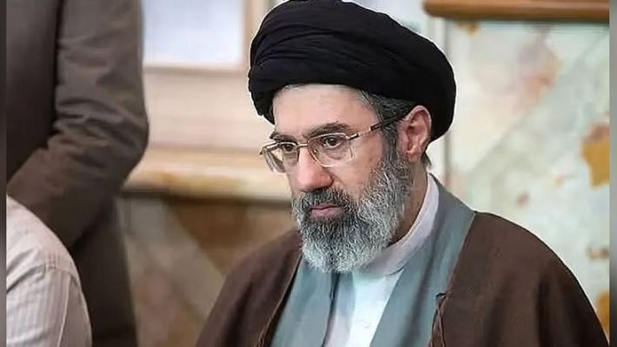 المرشد الإيراني يلتقي أمين المجلس الأعلى للأمن القومي ويؤكد ضرورة تحقيق شروط طهران لإنهاء اللا حرب واللا سلم