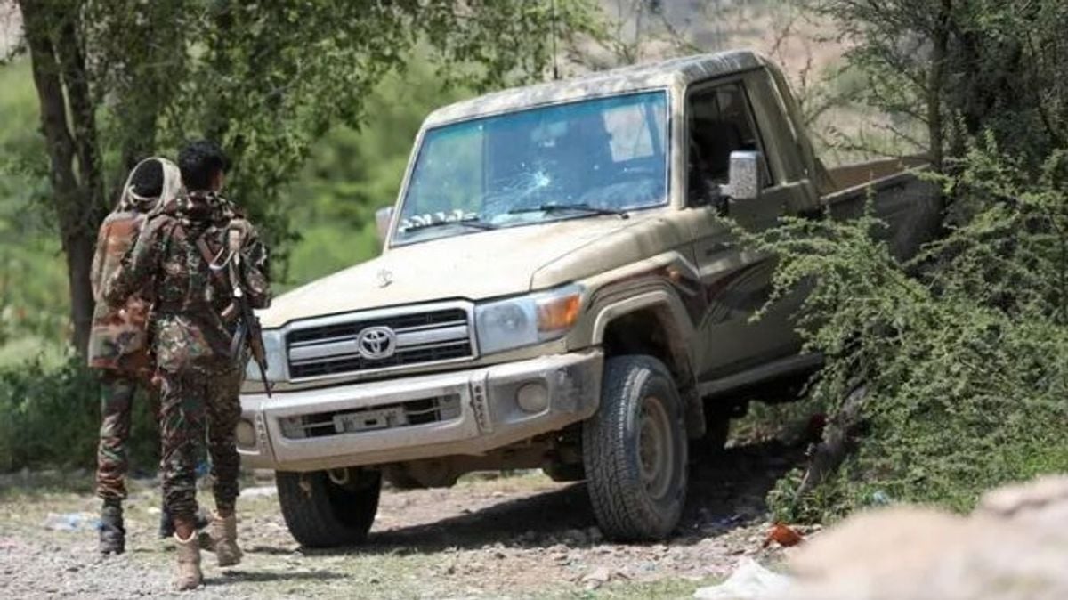 Yemeni airstrikes target Houthi weapons depots and military vehicles in Marib and Al-Jawf